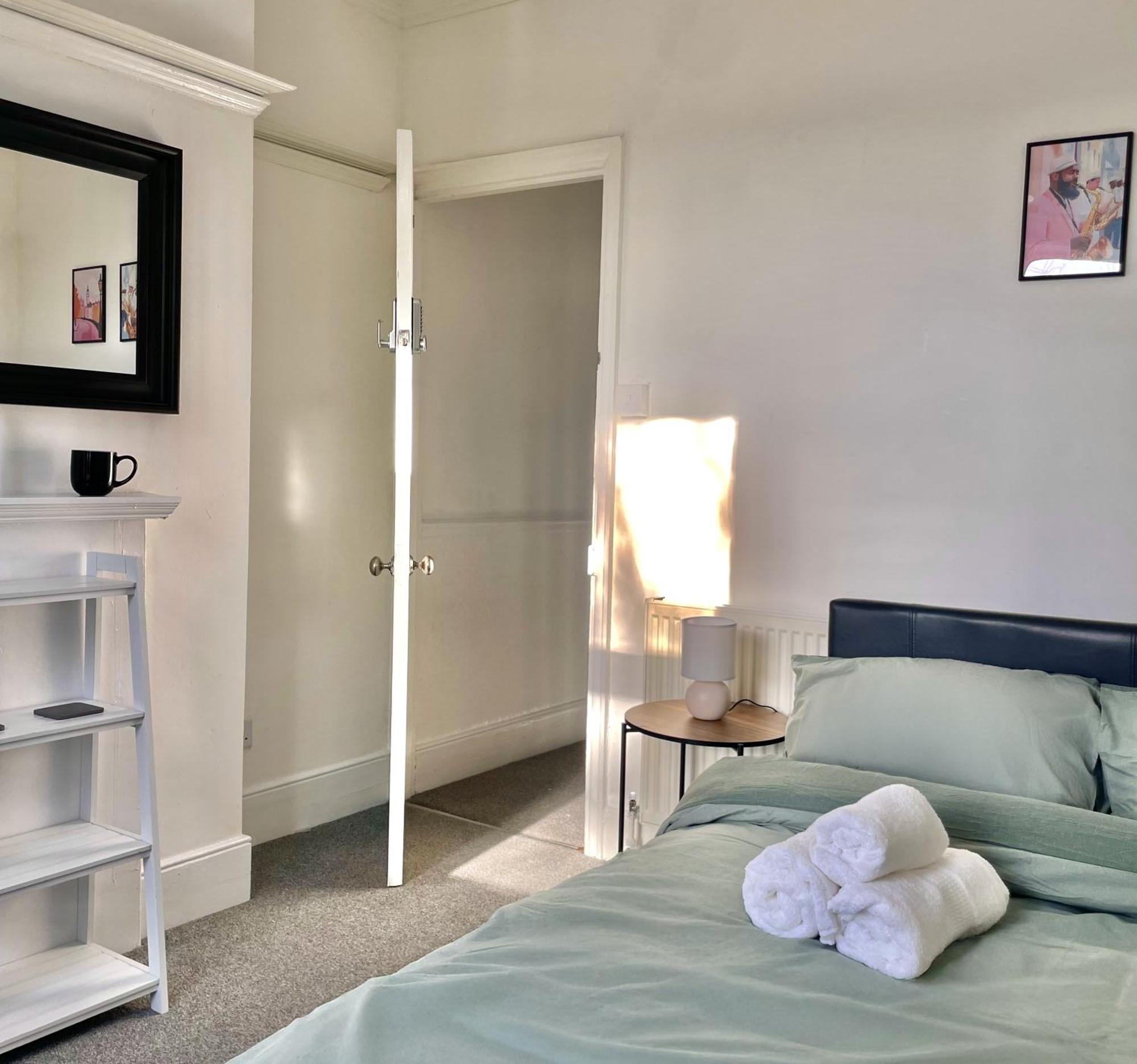 Cosy Double Rooms A Stones Throw From Wembley Stadium London Room photo