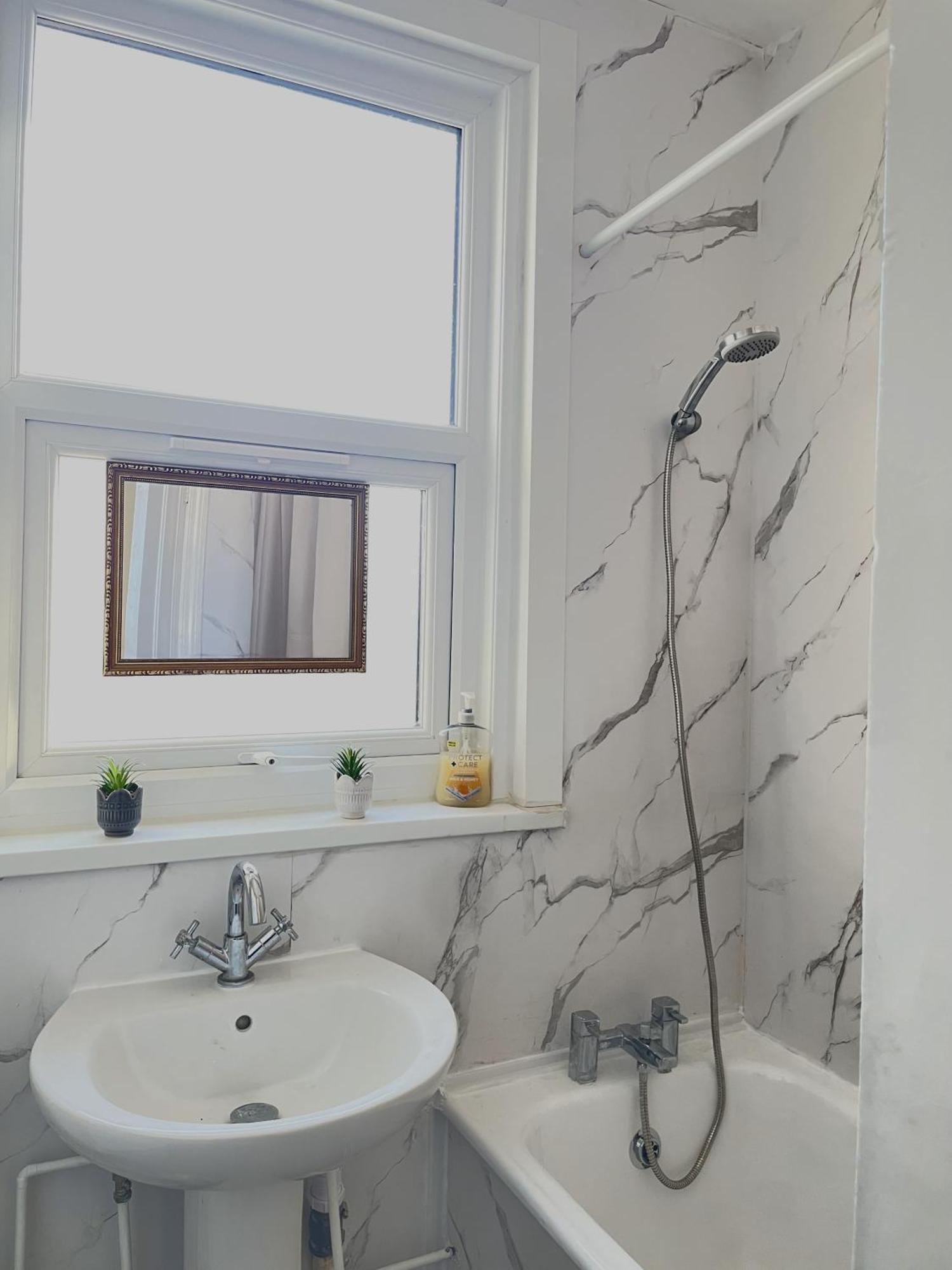 Cosy Double Rooms A Stones Throw From Wembley Stadium London Exterior photo
