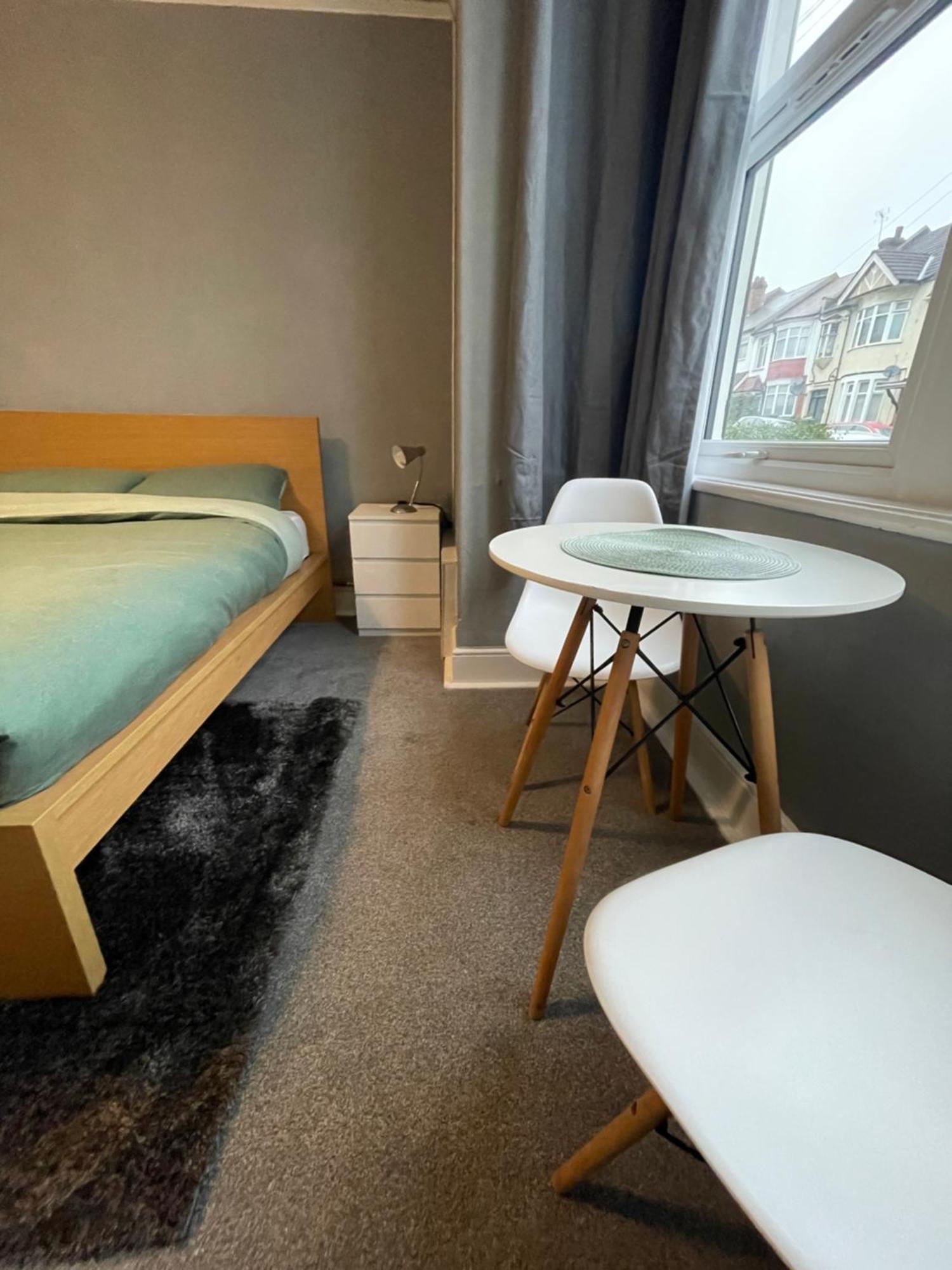 Cosy Double Rooms A Stones Throw From Wembley Stadium London Exterior photo